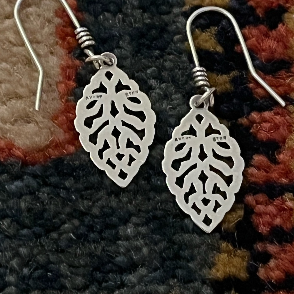 COLLECTORS!! Must see!! Retired James Avery Lacy Leaf Earhooks 925 sterling - Picture 3 of 8